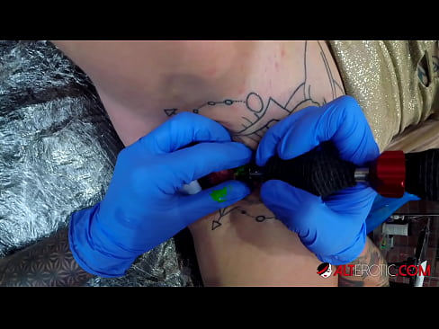❤️ Sully Savage-k izugarri tatuatu zuen klitorian tatuaje bat egin zuen ❤️❌ Porno pornoan eu.porn-tub-sexer.ru ❤
